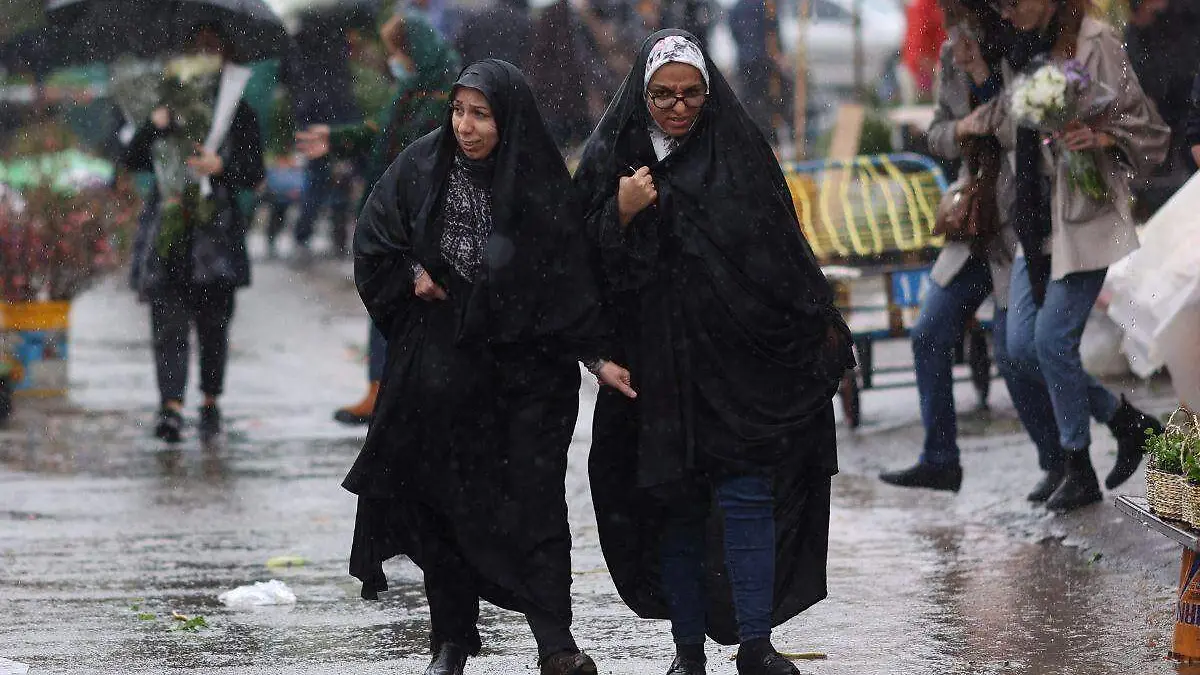 Mujeres sin velo en Irán serán procesadas sin piedad, afirma jefe de la Corte Suprema